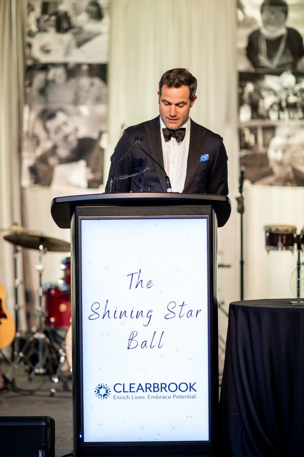 Peter Billmeyer, Bespoke Commercial Real Estate, accepts the 2022 Shining Star Award.