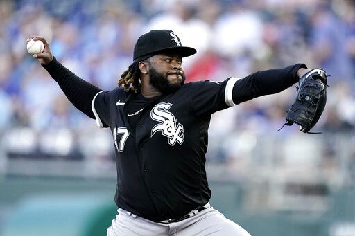 Chicago White Sox starting pitcher Johnny Cueto throws during the first inning of a baseball game against the Kansas City Royals Monday, May 16, 2022, in Kansas City, Mo.