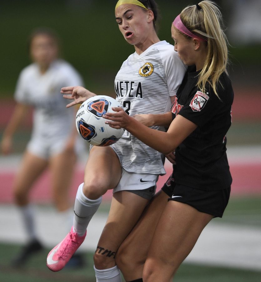 Metea Valley's Alyssa Parrilli controls the ball against Barrington's Brooke Brown in the Class 3A IHSA state girls soccer championship game in Naperville on Saturday, June 4, 2022.