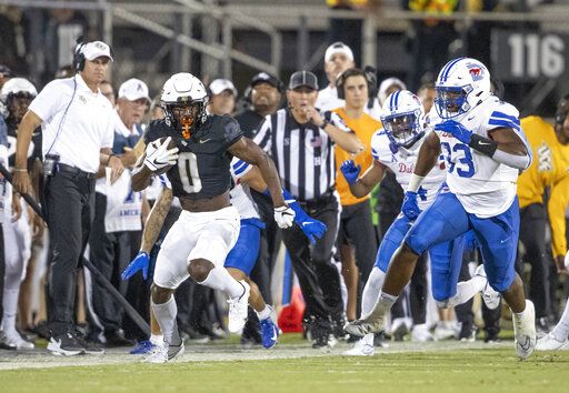 Central Florida running back Johnny Richardson (0) breaks away on a long run as SMU players, including Junior Aho (33), defend during an NCAA college football game Wednesday, Oct. 5, 2022, in Orlando, Fla. (Willie J. Allen Jr./Orlando Sentinel via AP)